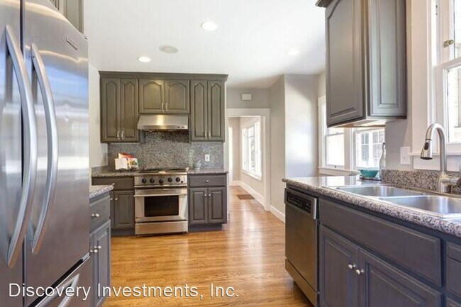 Building Photo - 3 br, 2 bath House - 411 Moraga Avenue