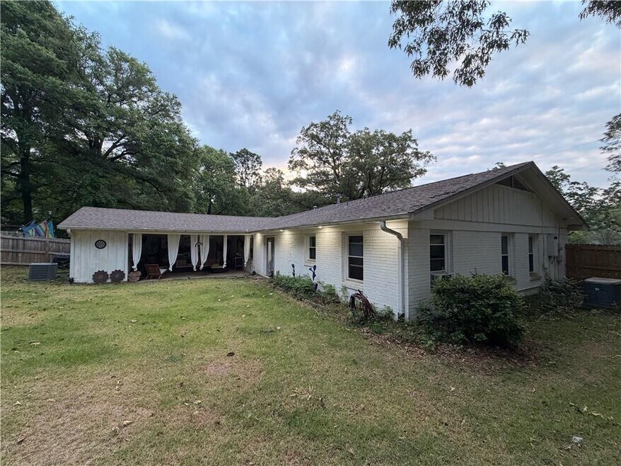 5858 Shadesview Dr