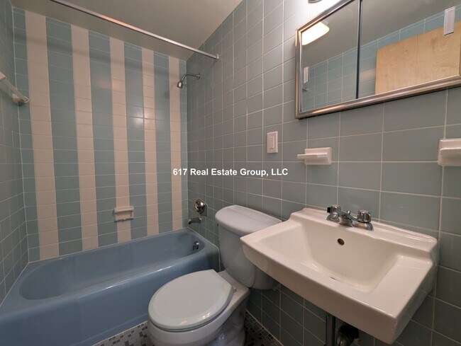 Building Photo - 2018 Commonwealth Ave