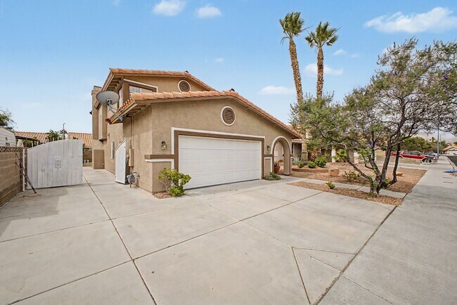 Foto del edificio - Upgraded 4 bedroom home in 89129!