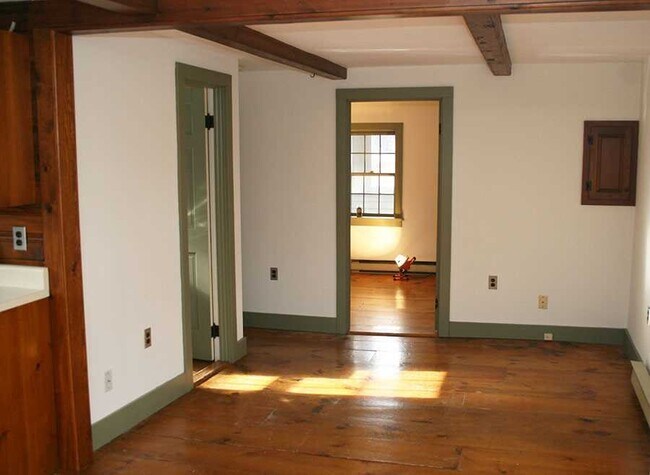 Building Photo - 14 Talmadge St