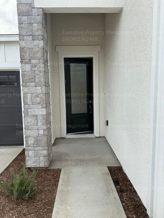 Foto del edificio - Newly constructed 3 bedroom/ 3 bathroom ho...