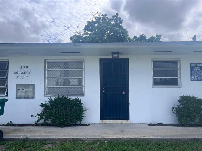 Building Photo - 598 Douglas Rd