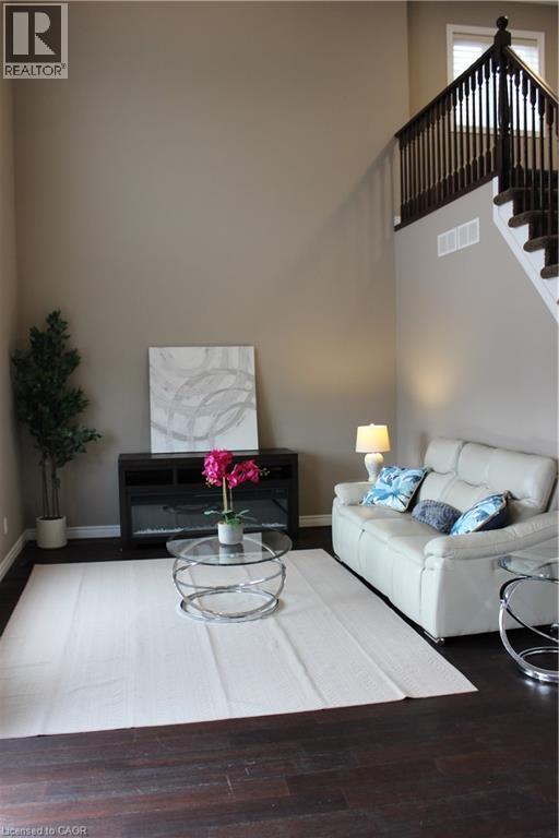 Photo du bâtiment - 561 Thomas Slee Dr