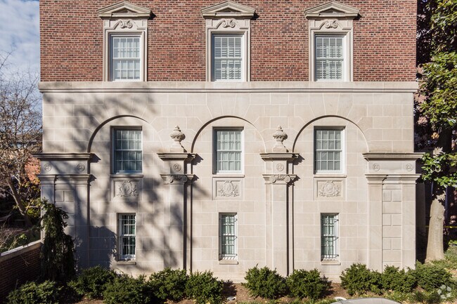 Building Photo - 1661 Crescent Pl NW