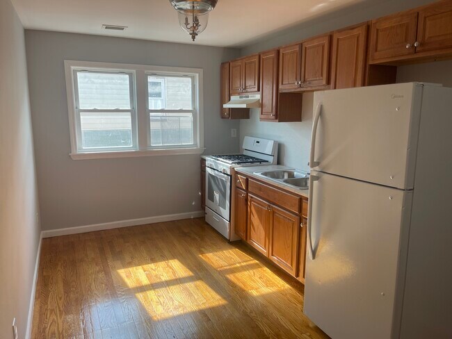 Kitchen - 86 Birdsey St