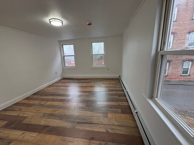 Foto del edificio - 1 Clermont Ln