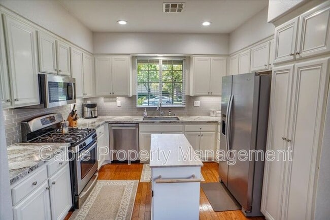 Building Photo - 27448 Coldwater Dr