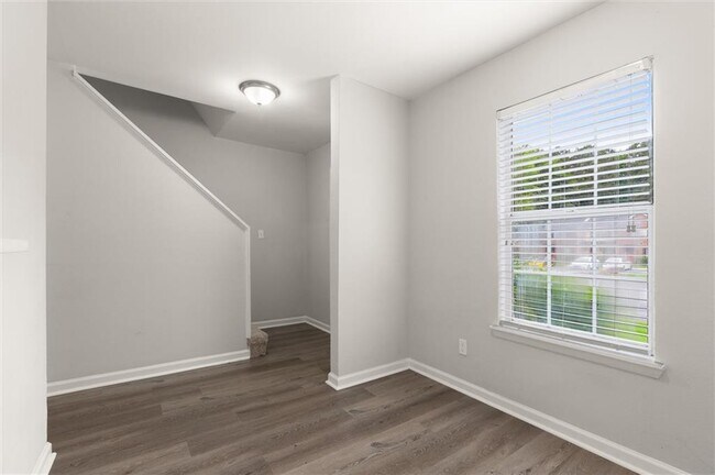 Foto del edificio - 5058 Jonesboro Rd