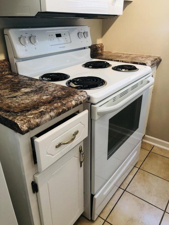 Building Photo - 301 Candlebrook Drive