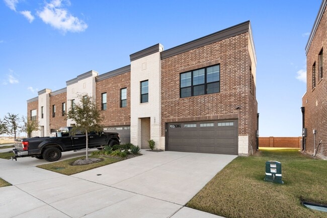 Building Photo - 2041 Layla Dr