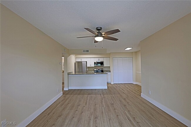 Foto del edificio - 5331 Summerlin Rd