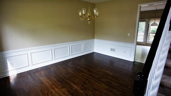 Foto del edificio - 345 Bloombridge Way NW
