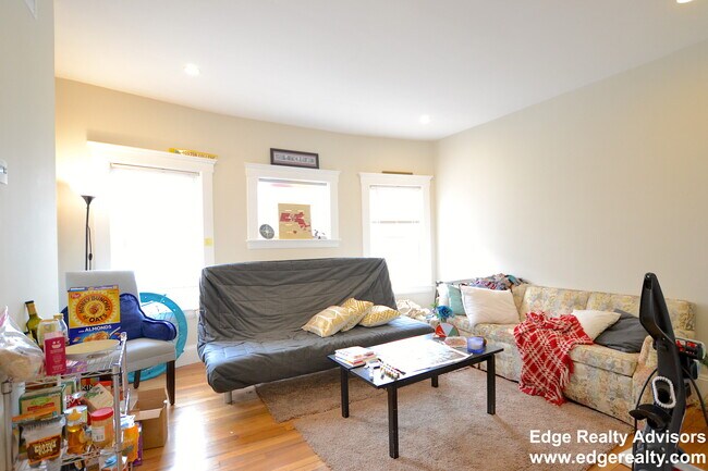 Building Photo - 27 Union St