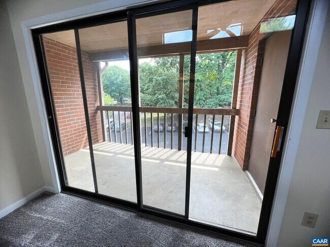 Foto del edificio - 125 Turtle Creek Rd