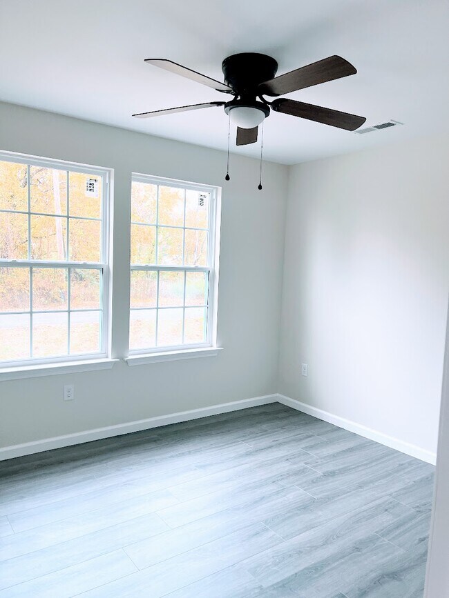 Building Photo - 210 E Duffle St