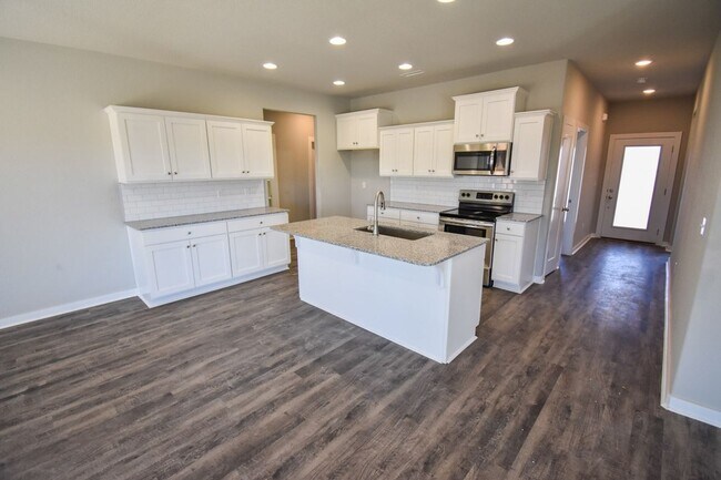 Building Photo - 4 Bedroom, 2 Bathroom Home In Farmington, AR