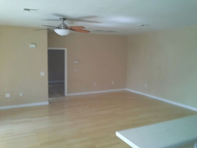 Building Photo - Gorgeous 3 Bedroom Townhome with Attached Garage! Available for Immediate Move in!