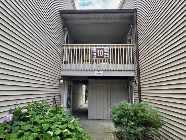 Building Photo - 390 Concord Ln
