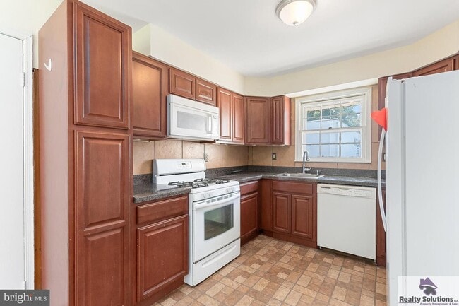 Photo - 353 Blackwood Clementon Rd (Pine Hill, NJ) House