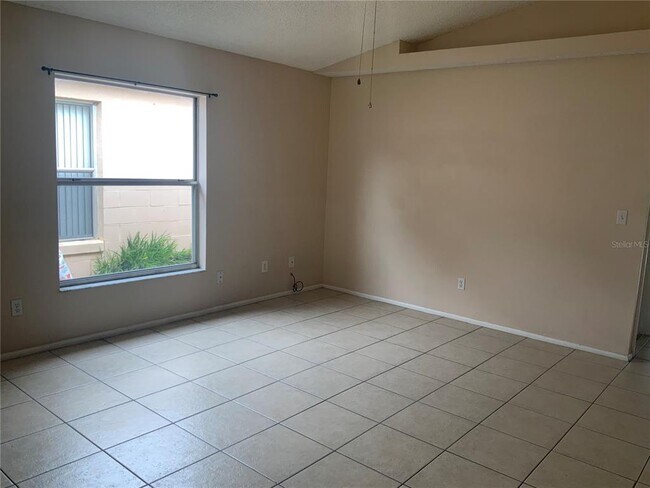 Building Photo - 1705 Chatham Cir