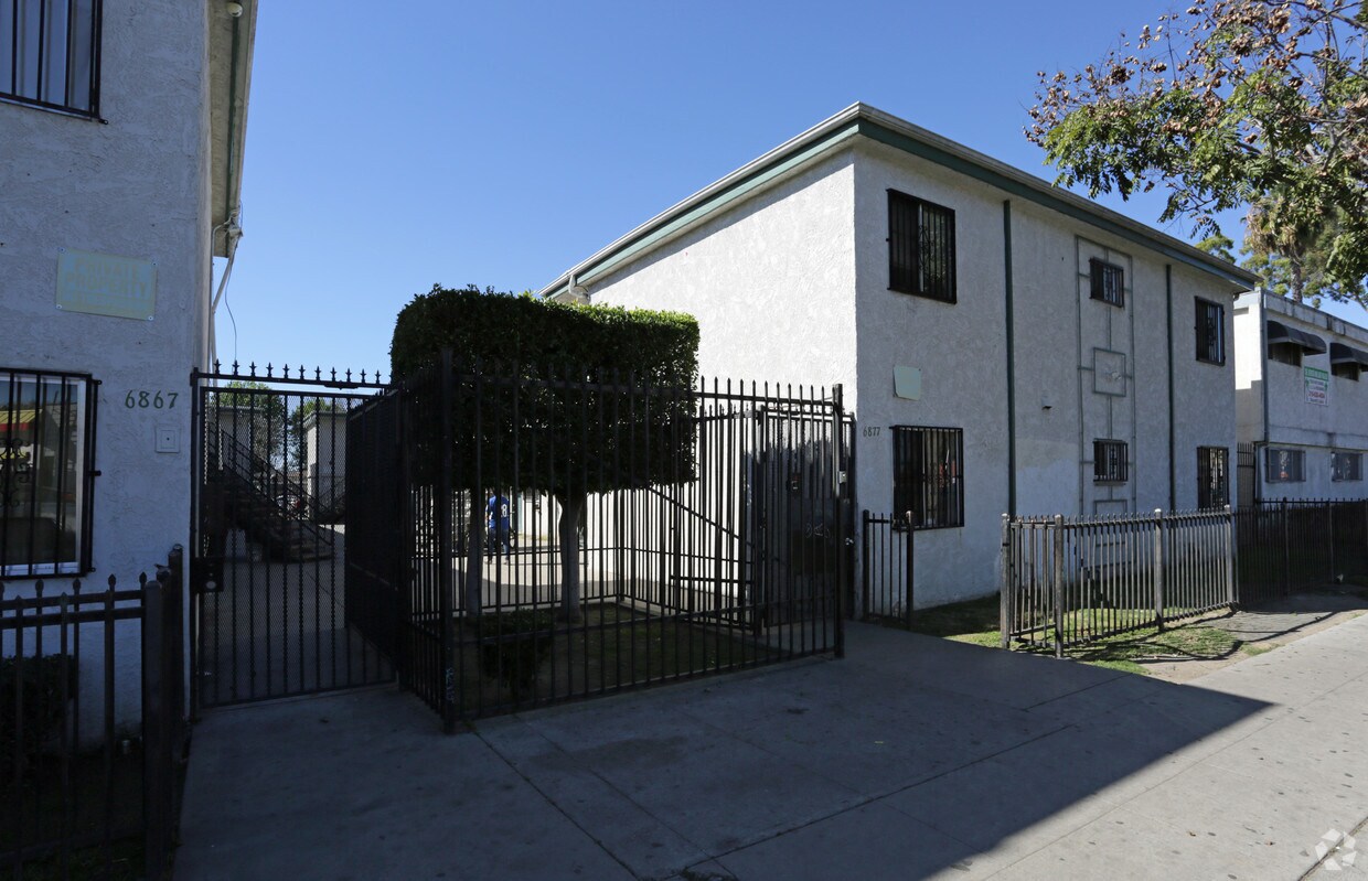 Building Photo - 6867 Long Beach Blvd