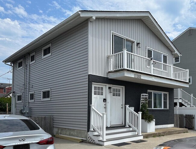 Foto del edificio - 262 Long Beach Blvd