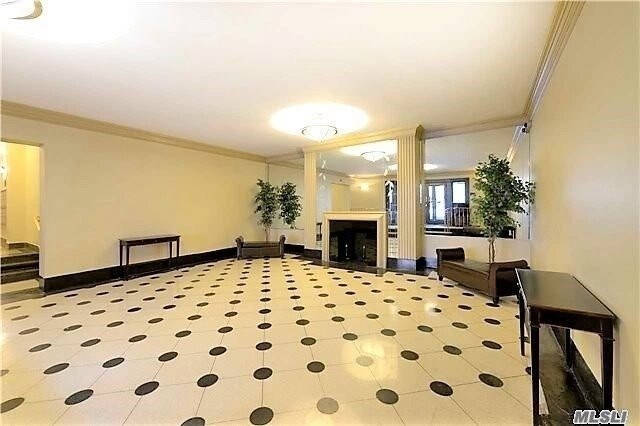 Foto del edificio - 67-71-71 Yellowstone Blvd