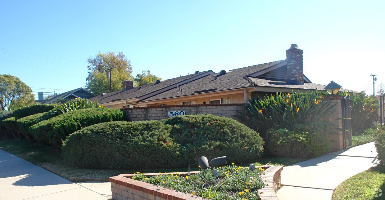 560 E Rowland ¡St - 560 E Rowland St