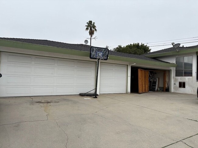 Building Photo - 4513 W 132nd St