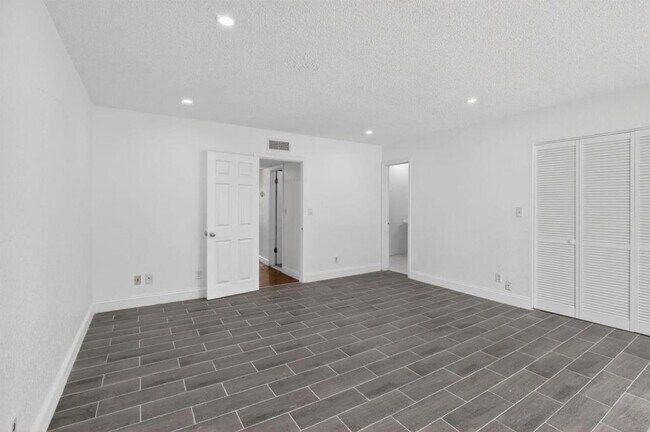 Foto del edificio - 11556 NW 1st St