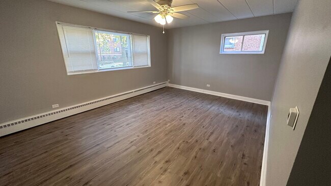 Living Room - 106 S Kenmore Ave