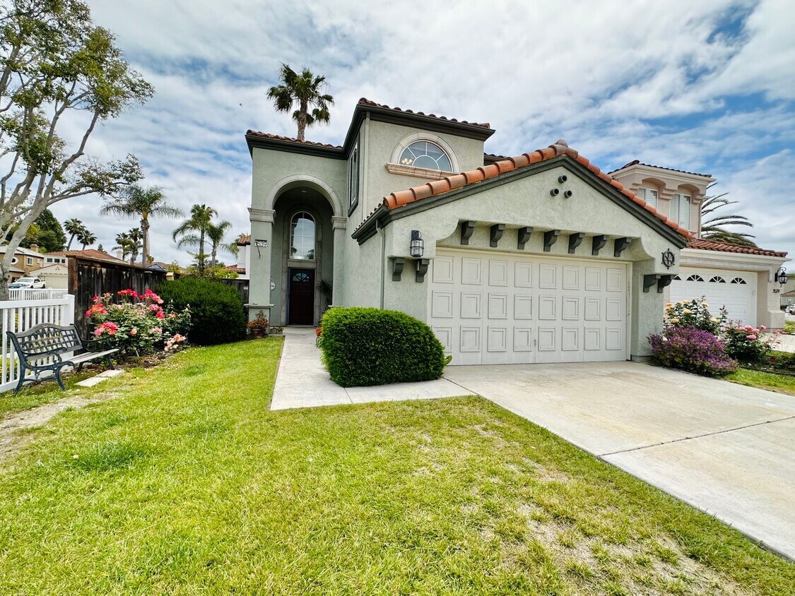 Foto principal - Stunning 4 bedroom home in Oceanside near ...