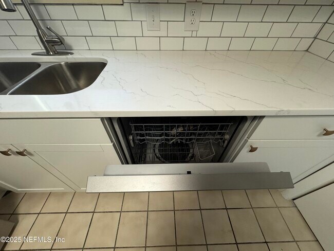 Foto del edificio - 4263 Windergate Dr