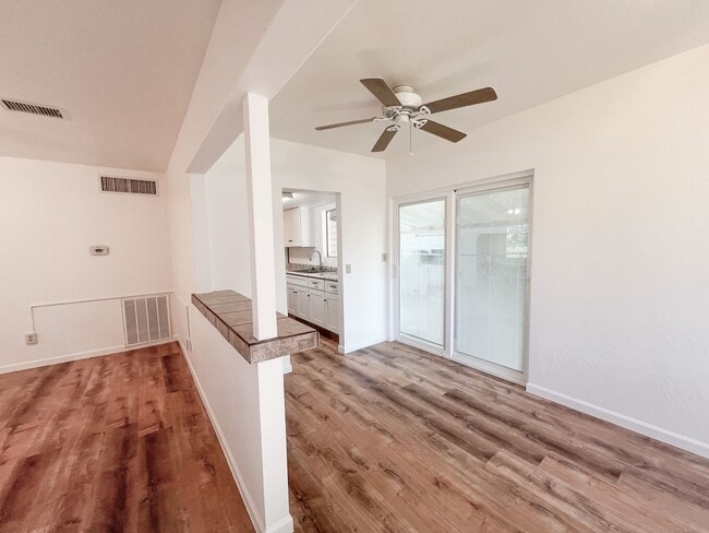 Building Photo - 385 S 4th St