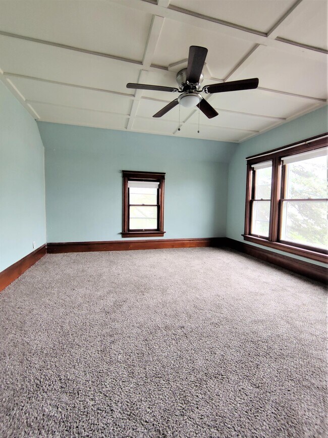 Foto del edificio - 335 E Market St