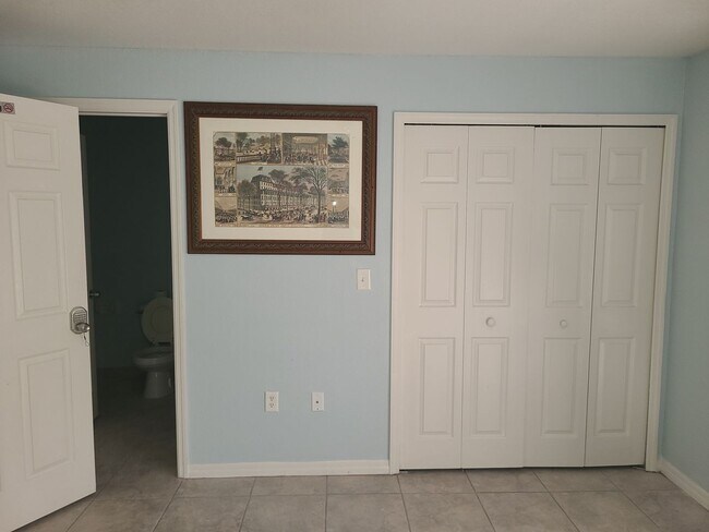 Foto del edificio - Room for rent. Bedroom and bathroom privat...