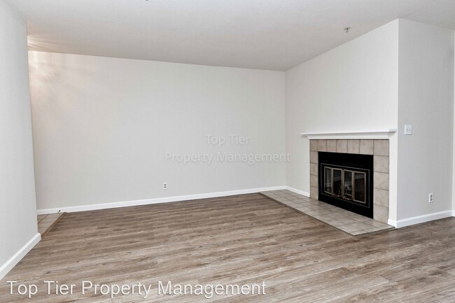 Building Photo - 2 br, 1 bath House - 2709 Oak Road #F