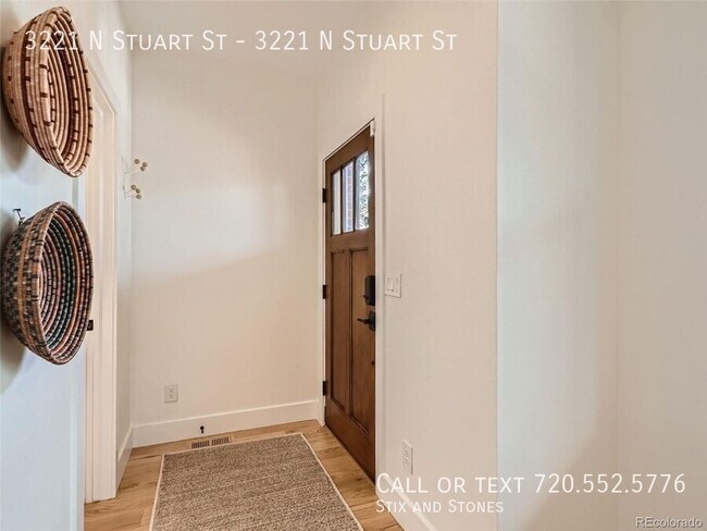Building Photo - 3221 Stuart St