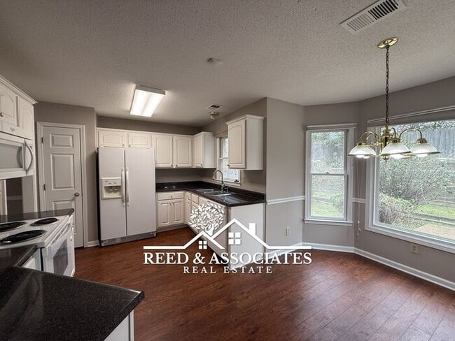 Foto del edificio - Cordova Home Located in Quiet Cove!