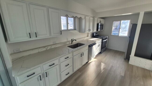 Foto del edificio - 3417 Jewett Ave