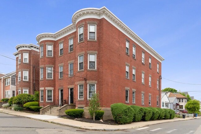 Building Photo - 92 Lincoln St