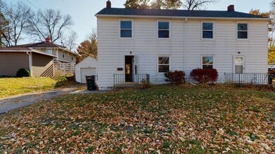 Building Photo - 2140 Sunset Dr