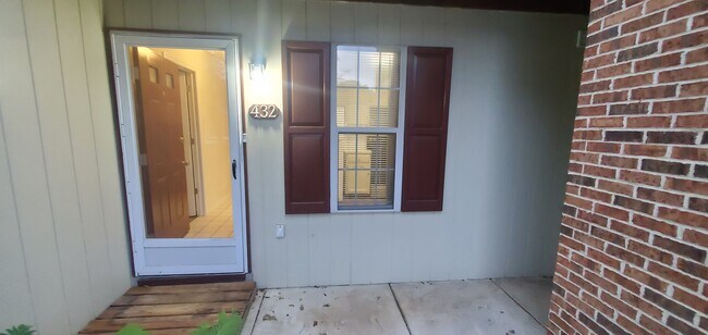 Foto del edificio - 432 Westridge Dr