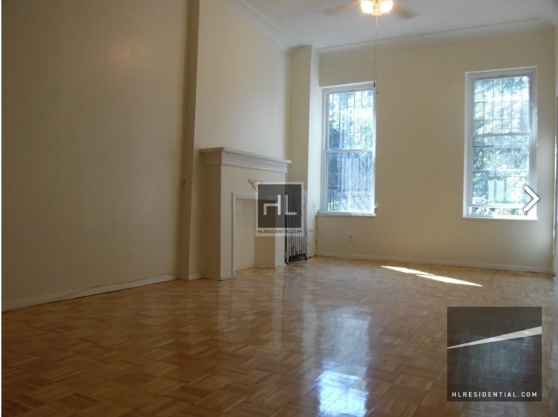 Primary Photo - 231 Smith St