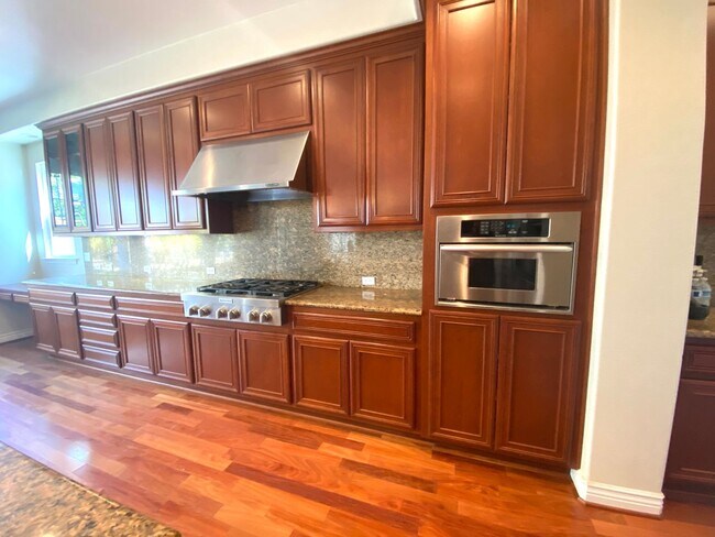 Building Photo - Pleasanton Ponderosa 5 bed+loft / 4 bath, ...