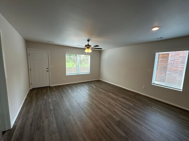 Building Photo - *Pre-leasing* NEWER Four Bedroom | Two Bat...