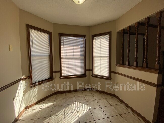 Foto del edificio - 5028 Ross Rd