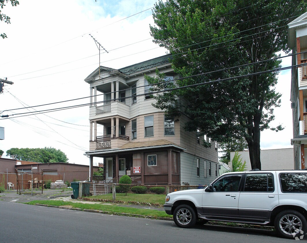 Building Photo - 146 Cowles St