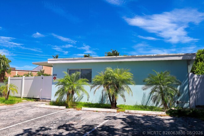 Foto del edificio - 898 SE 2nd Pl